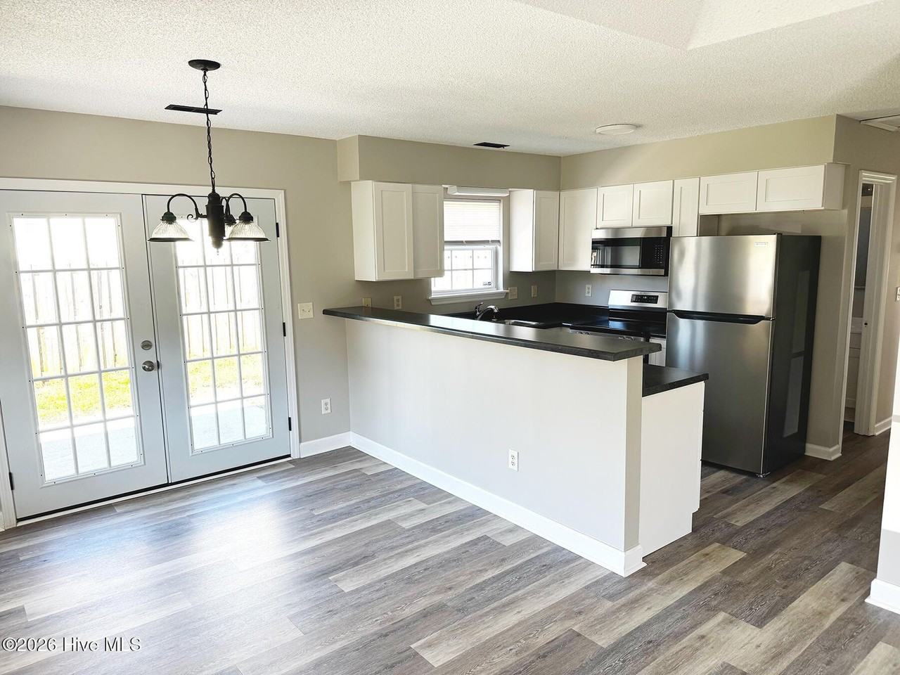 809 Tisbury Ln - Photo 3 of 10