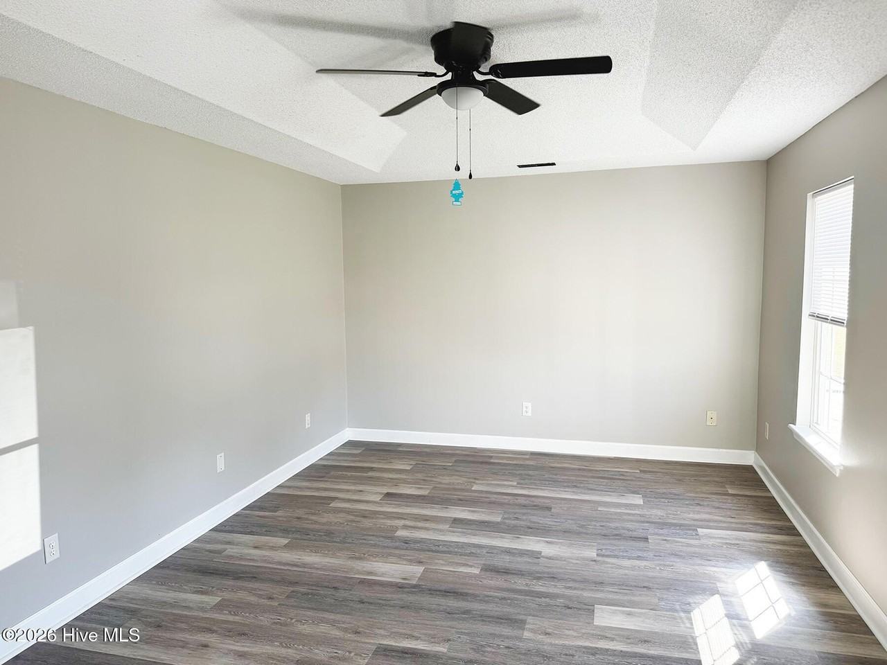 809 Tisbury Ln - Photo 5 of 10