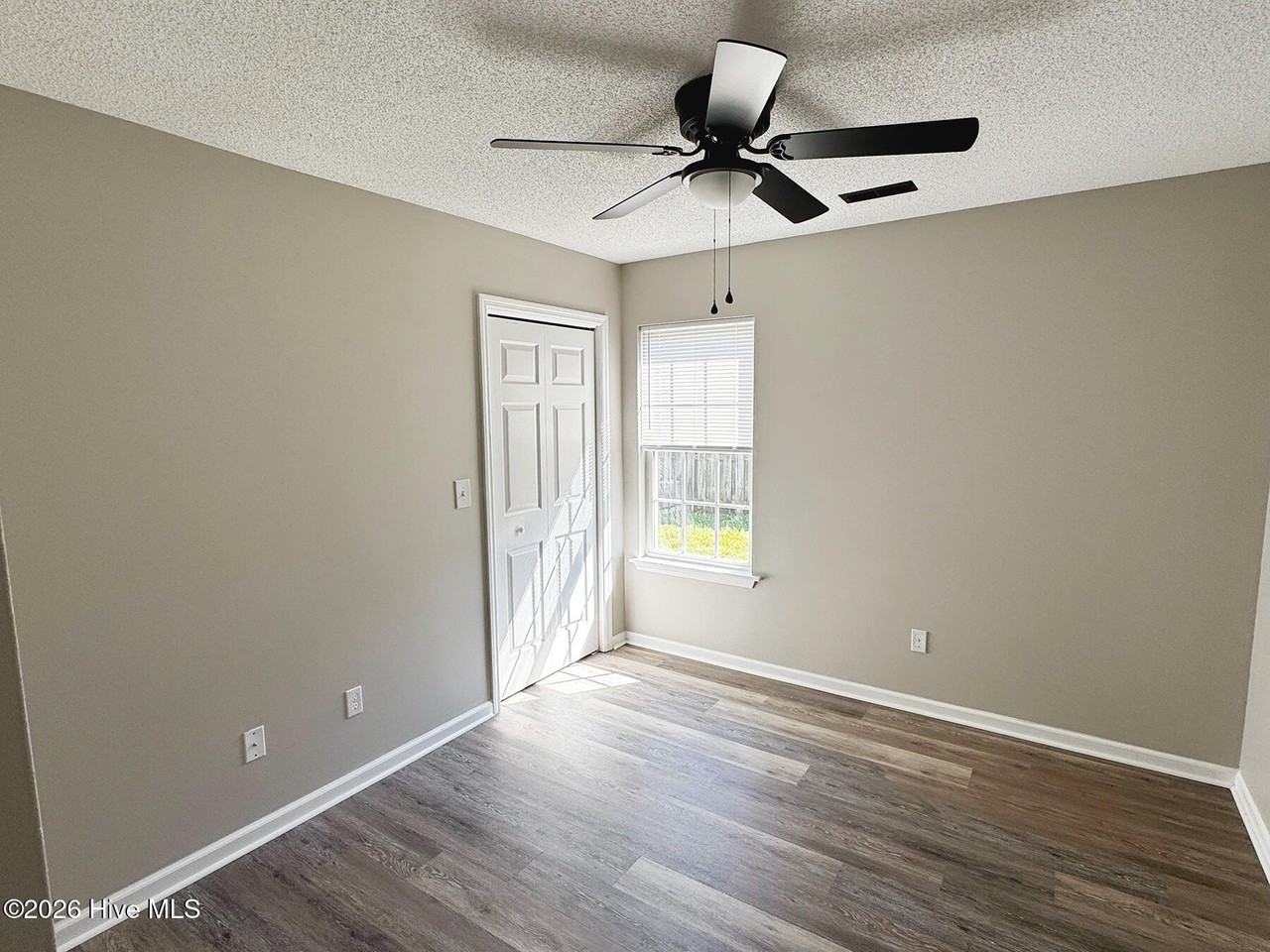 809 Tisbury Ln - Photo 7 of 10