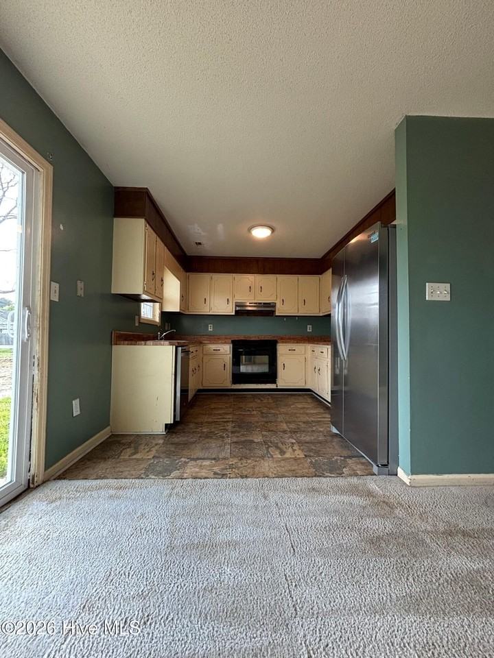 1211 Blue Creek Rd - Photo 6 of 18