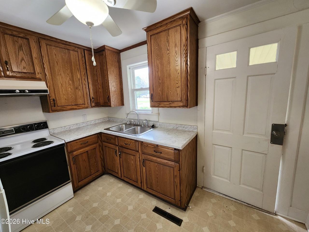 2610 Burgaw Hwy - Photo 6 of 23