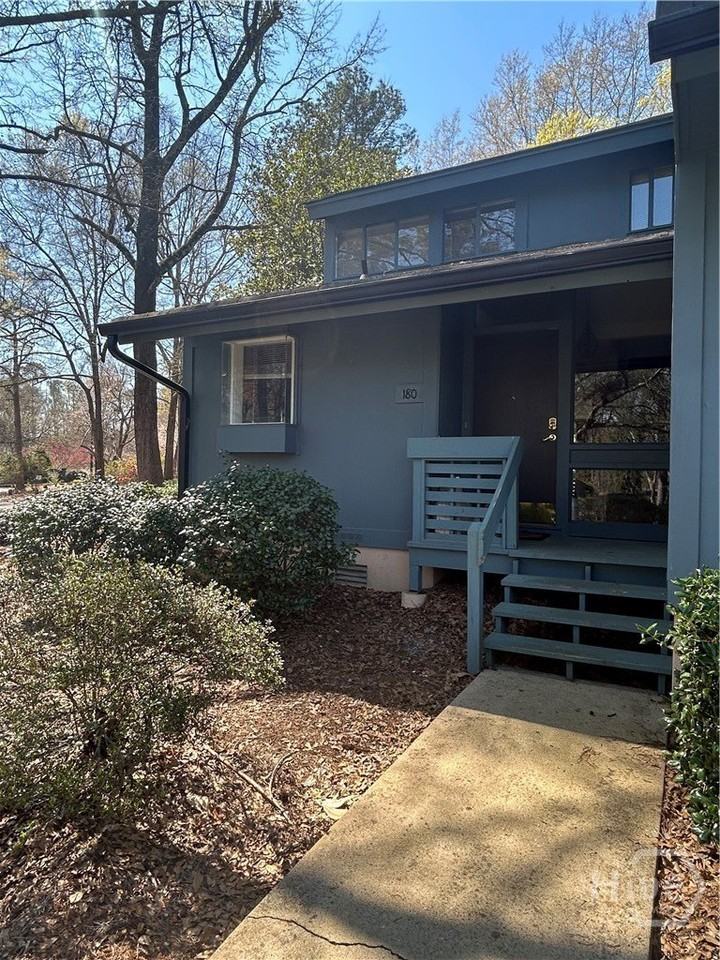 180 Woodstone Dr - Photo 3 of 37