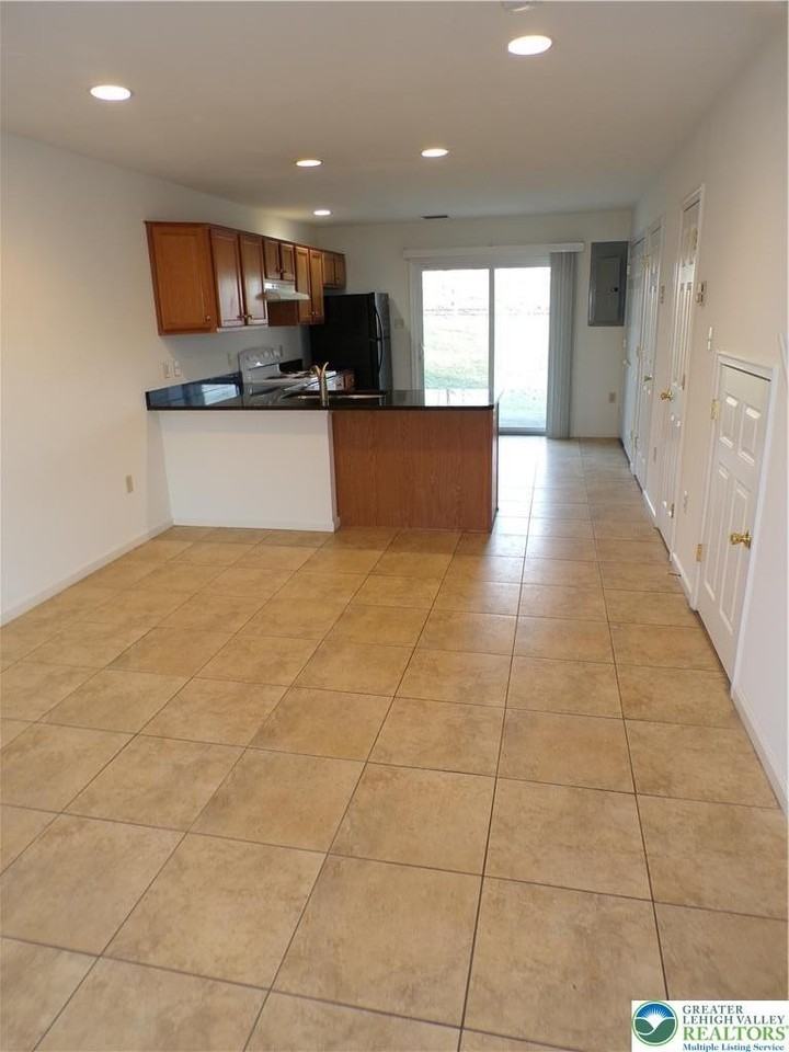 1013 Devonshire Rd - Photo 2 of 14