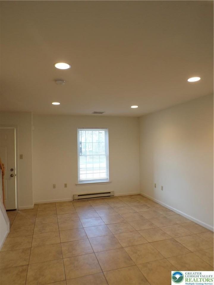 1013 Devonshire Rd - Photo 3 of 14