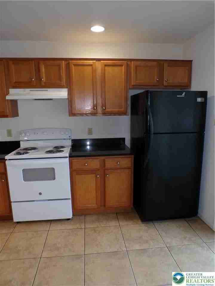 1013 Devonshire Rd - Photo 5 of 14