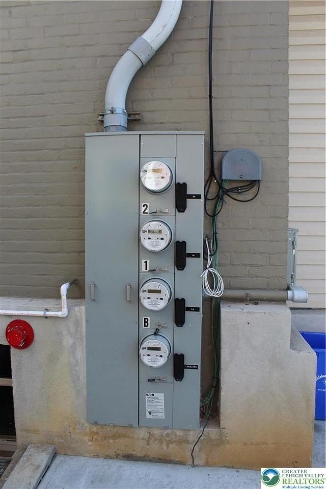 933 Linden St Apt 1 - Photo 4 of 15