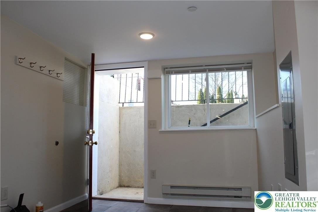 933 Linden St Apt 1 - Photo 6 of 15