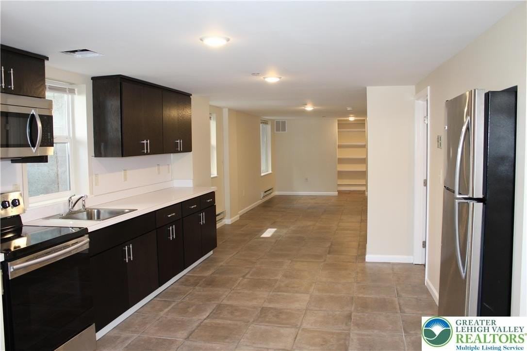 933 Linden St Apt 1 - Photo 7 of 15