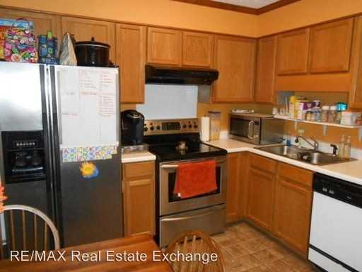 1501 E 10th St - Photo 3 of 13