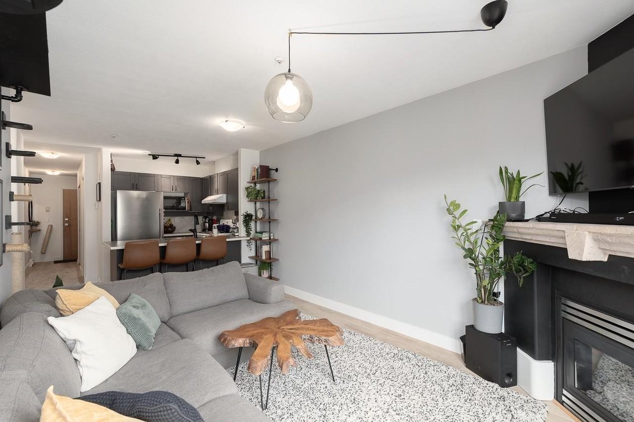 2688 Vine Street #405 - Photo 3 of 12