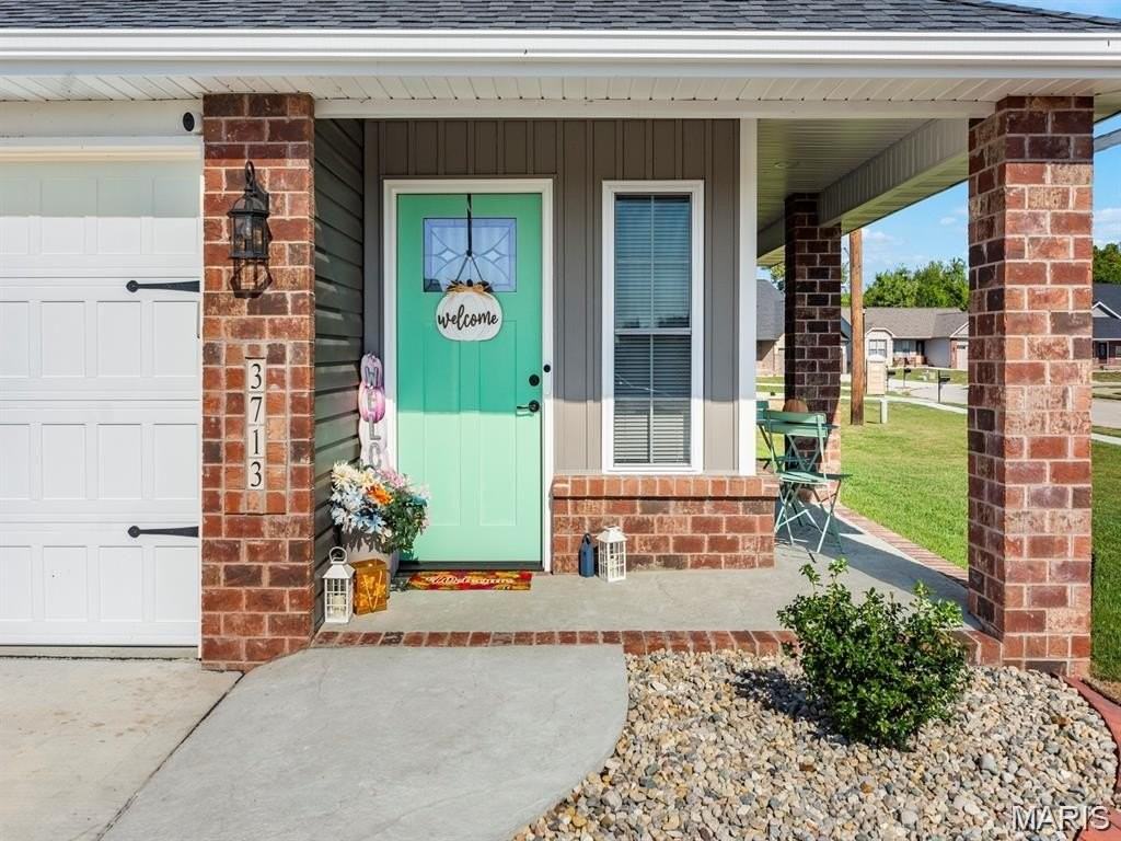 3713 Justine Dr - Photo 2 of 37