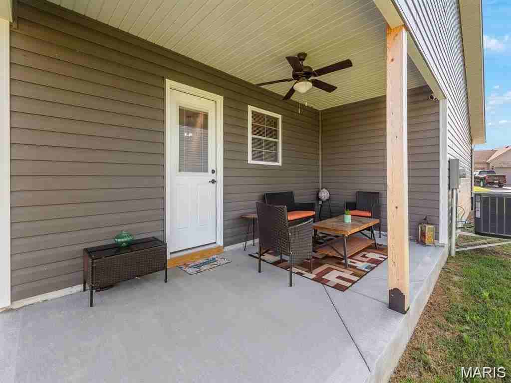 3713 Justine Dr - Photo 6 of 37