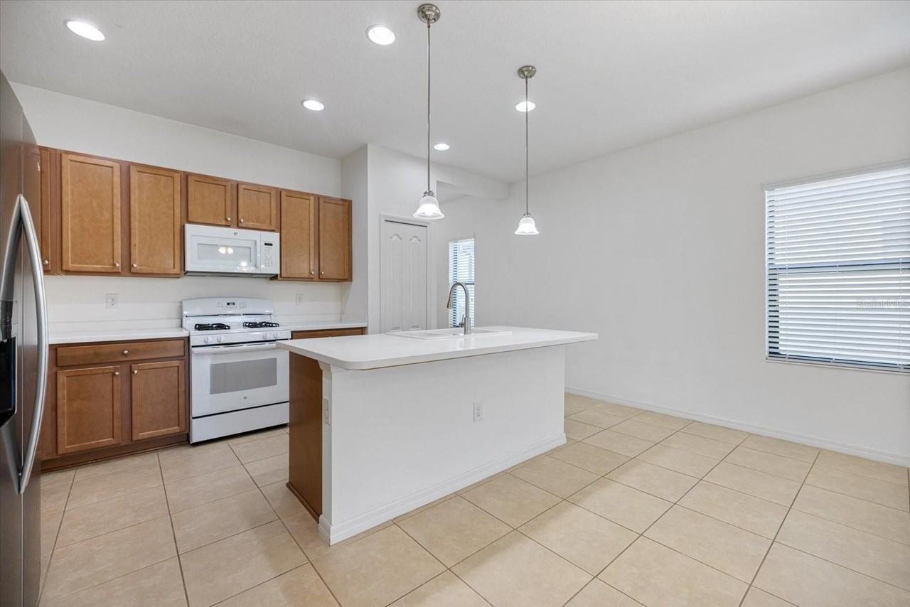 229 Livorno Way - Photo 5 of 37