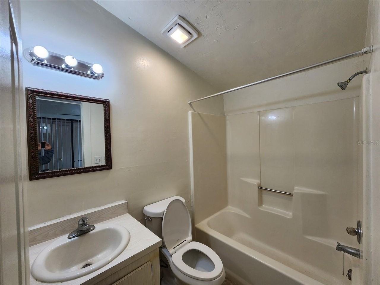 2018 Sw 70th Ter - Photo 7 of 39