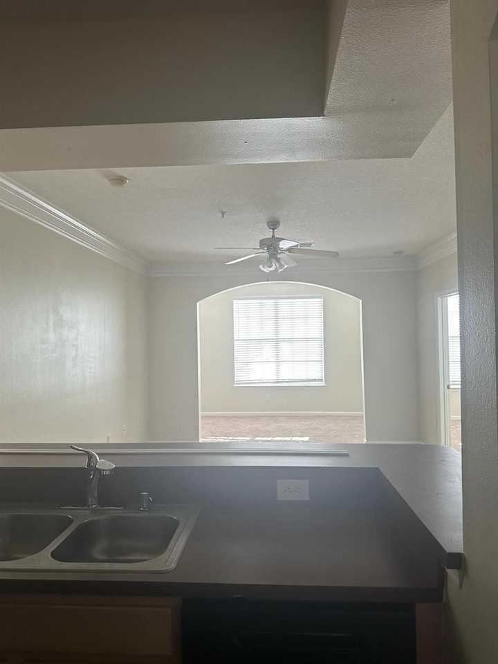 12861 Madison Pointe Cir #207 - Photo 4 of 13