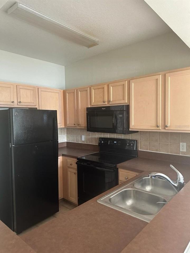 12861 Madison Pointe Cir #207 - Photo 5 of 13