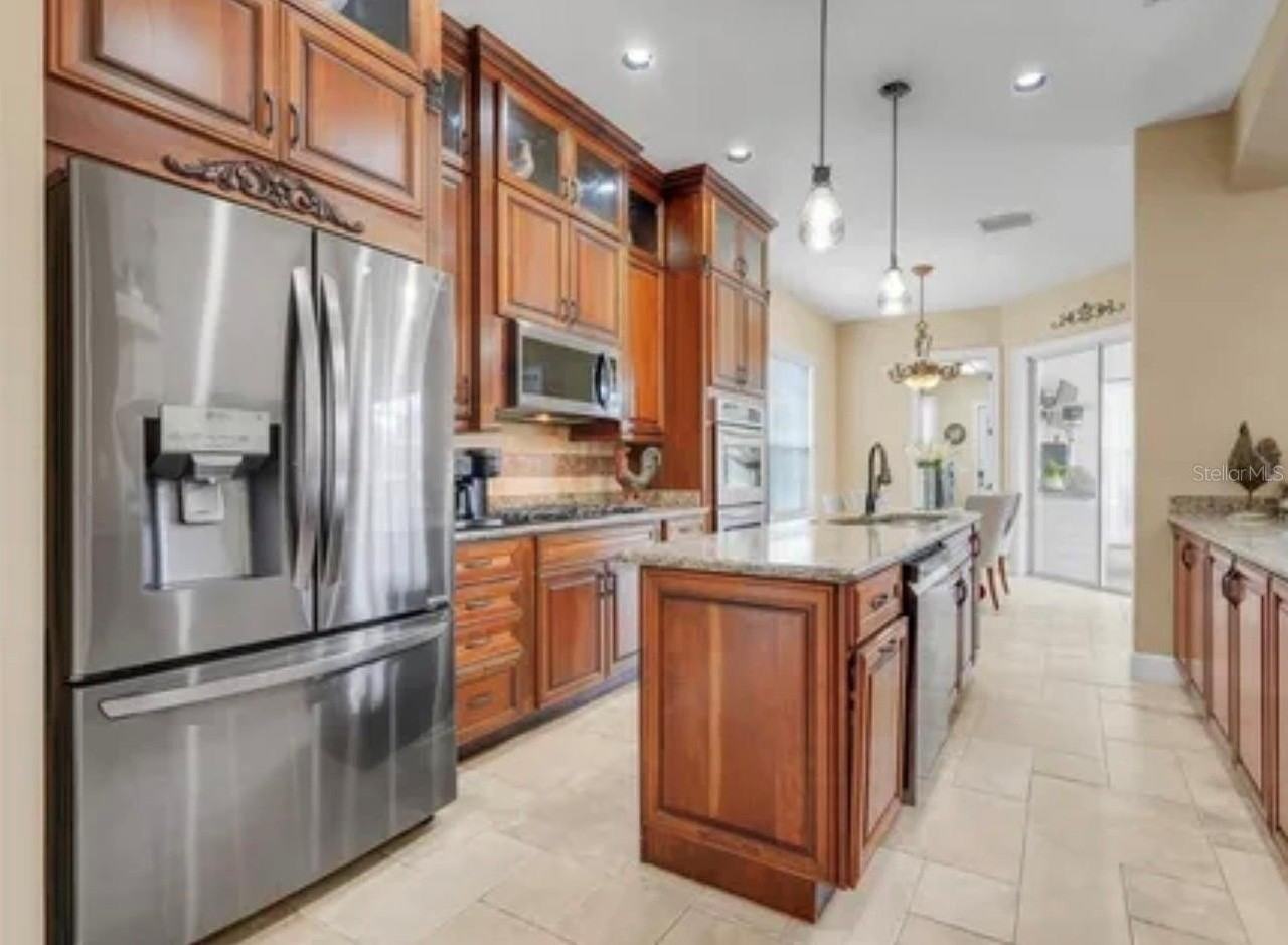 7545 Lake Albert Dr - Photo 3 of 4