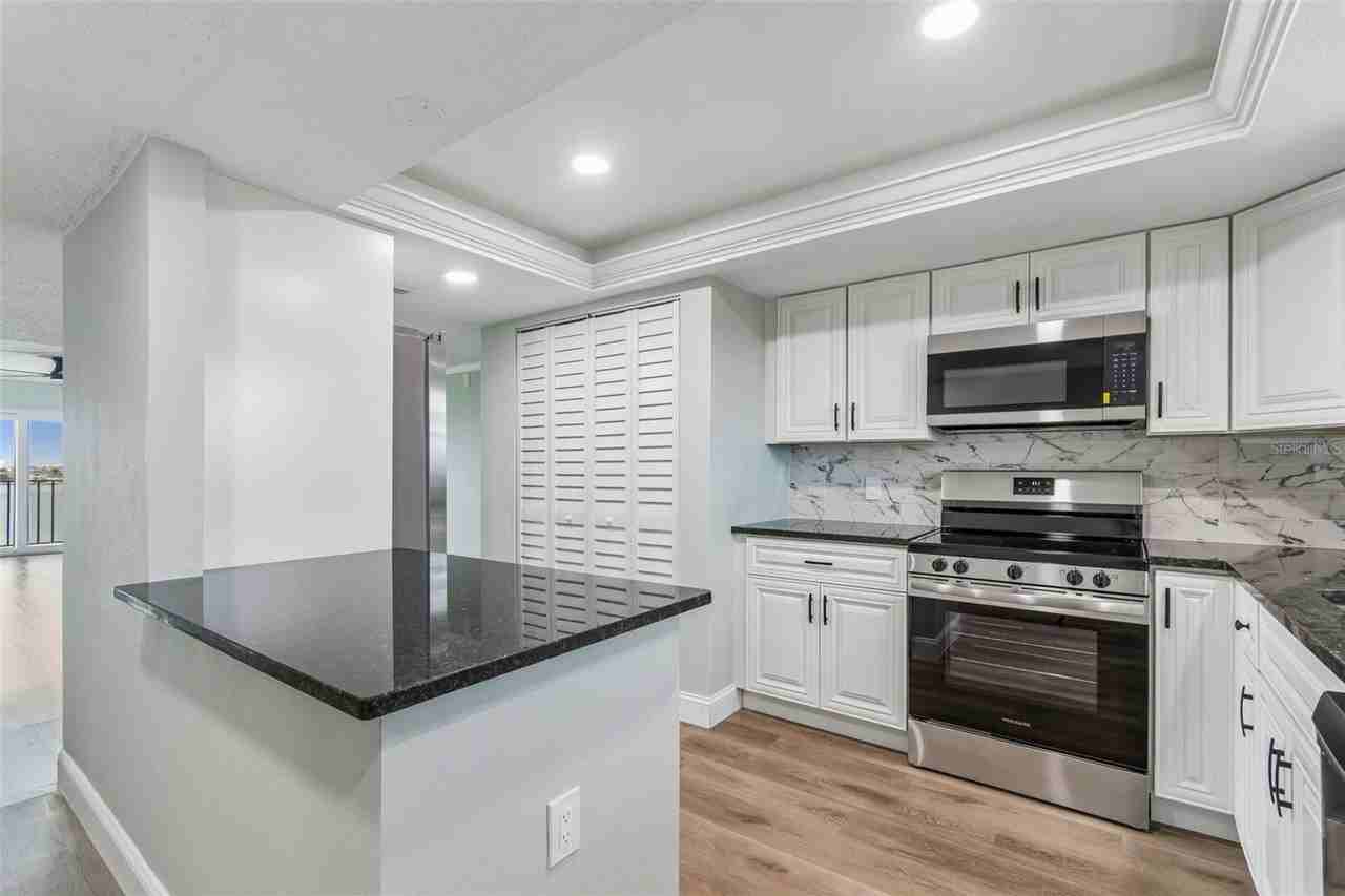 7050 Sunset Dr S #605 - Photo 5 of 49