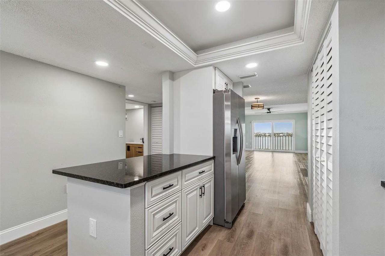 7050 Sunset Dr S #605 - Photo 7 of 49