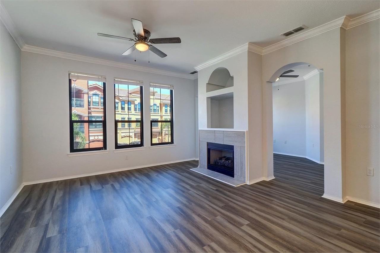 2722 Via Tivoli #422B - Photo 4 of 49