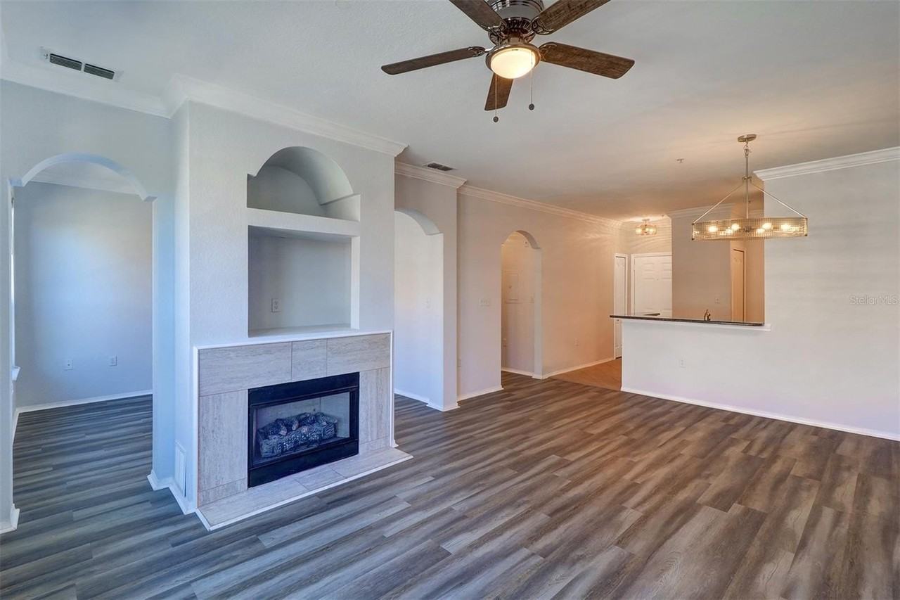 2722 Via Tivoli #422B - Photo 7 of 49