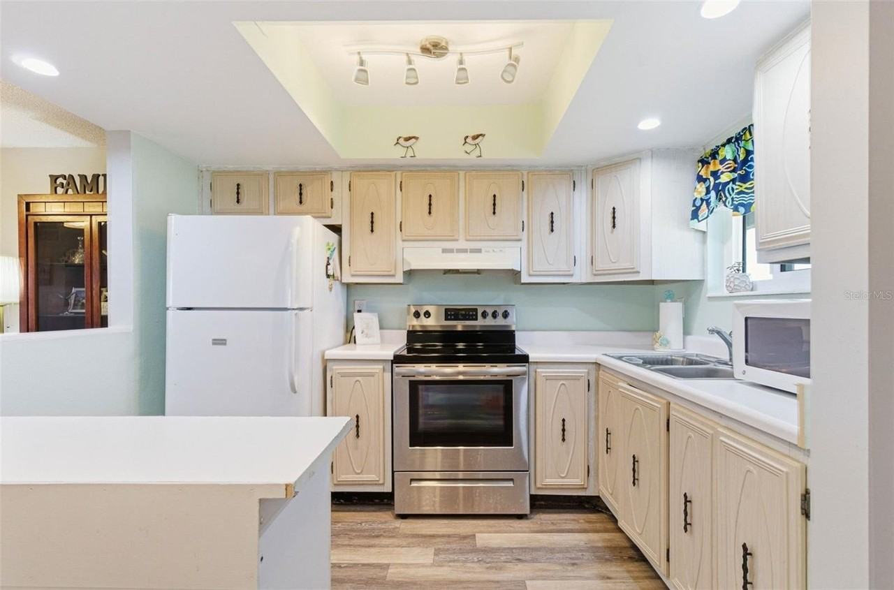 801 83rd Ave N #510 - Photo 5 of 42