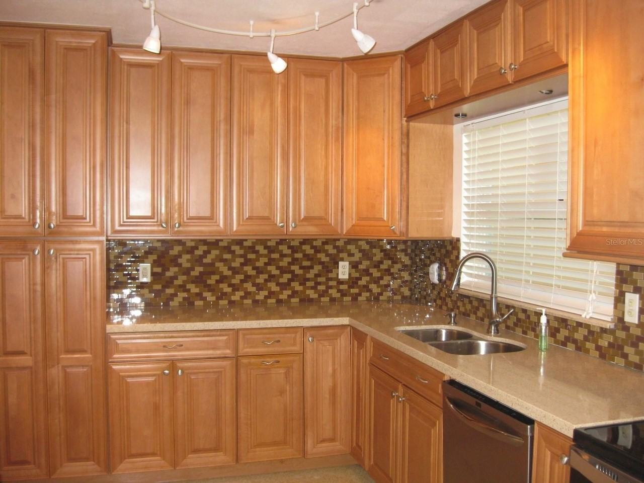 1479 Ruth Rd - Photo 6 of 48