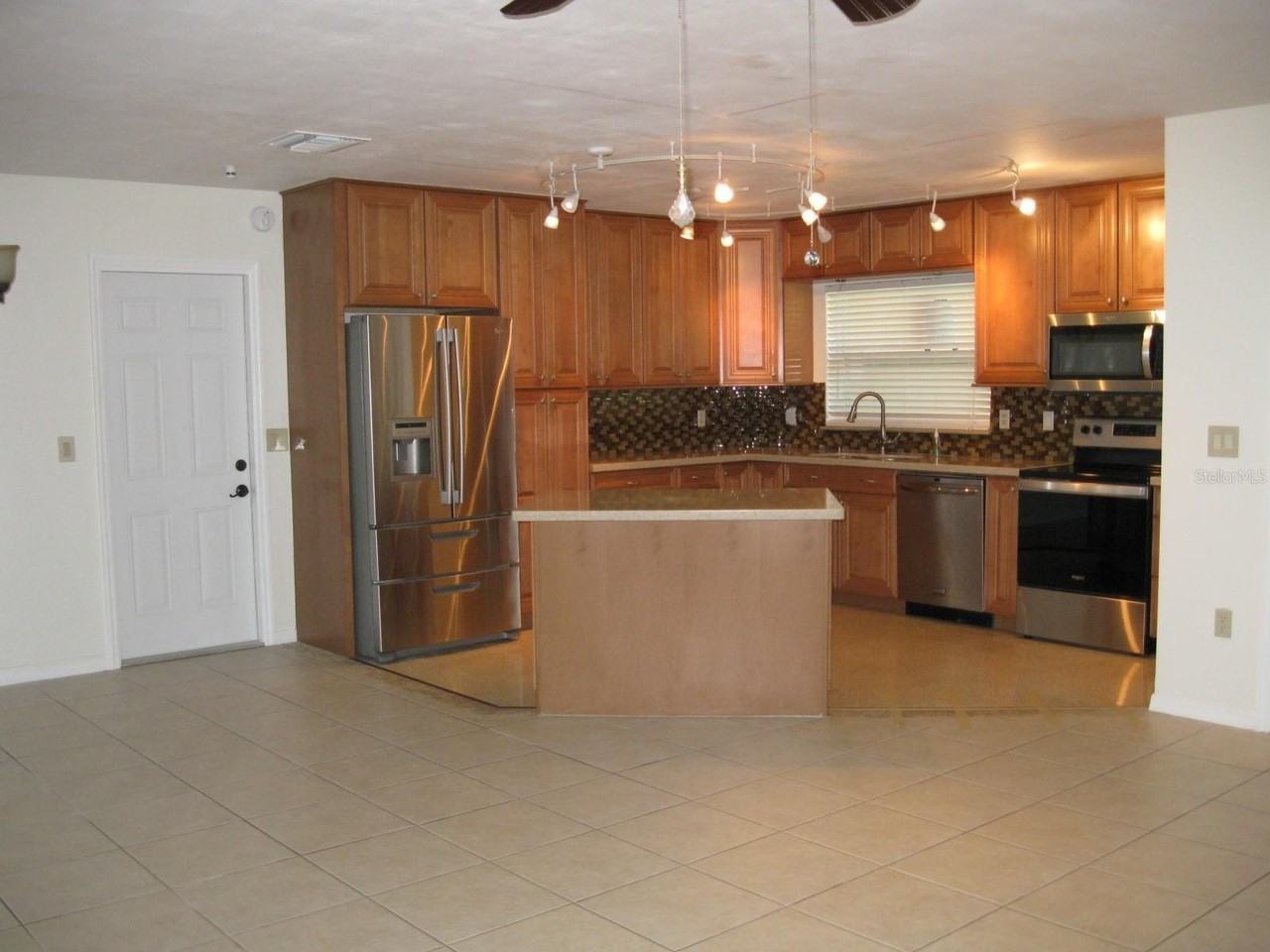 1479 Ruth Rd - Photo 7 of 48