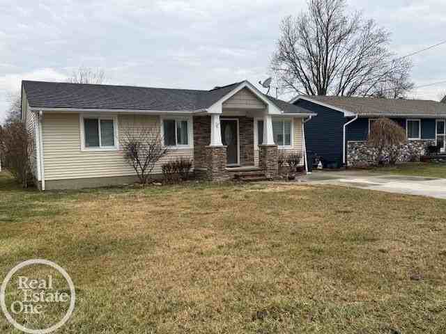 45961 Edgewater Dr - Photo 3 of 32