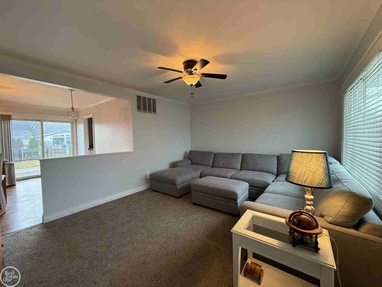 45961 Edgewater Dr - Photo 5 of 32