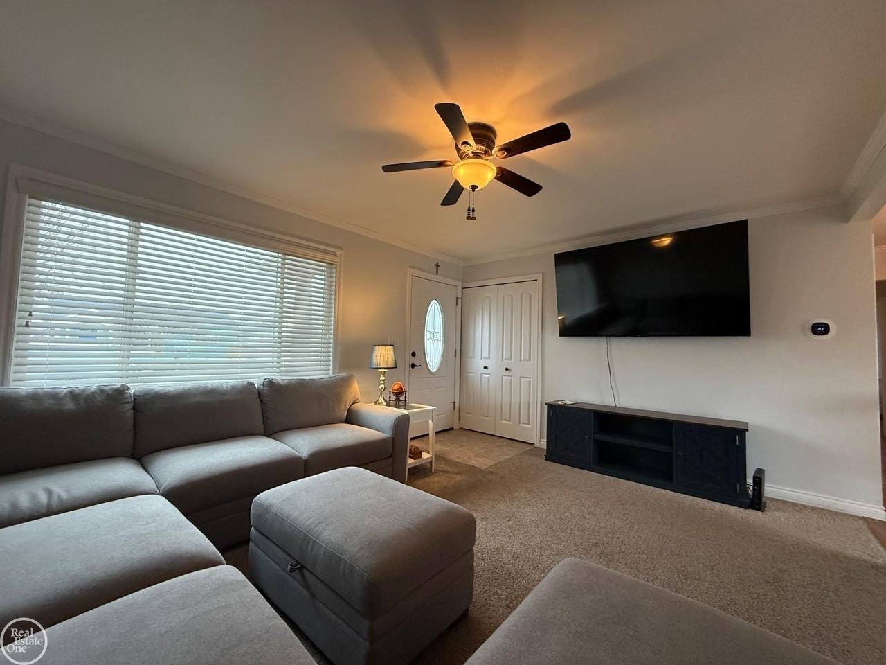 45961 Edgewater Dr - Photo 7 of 32