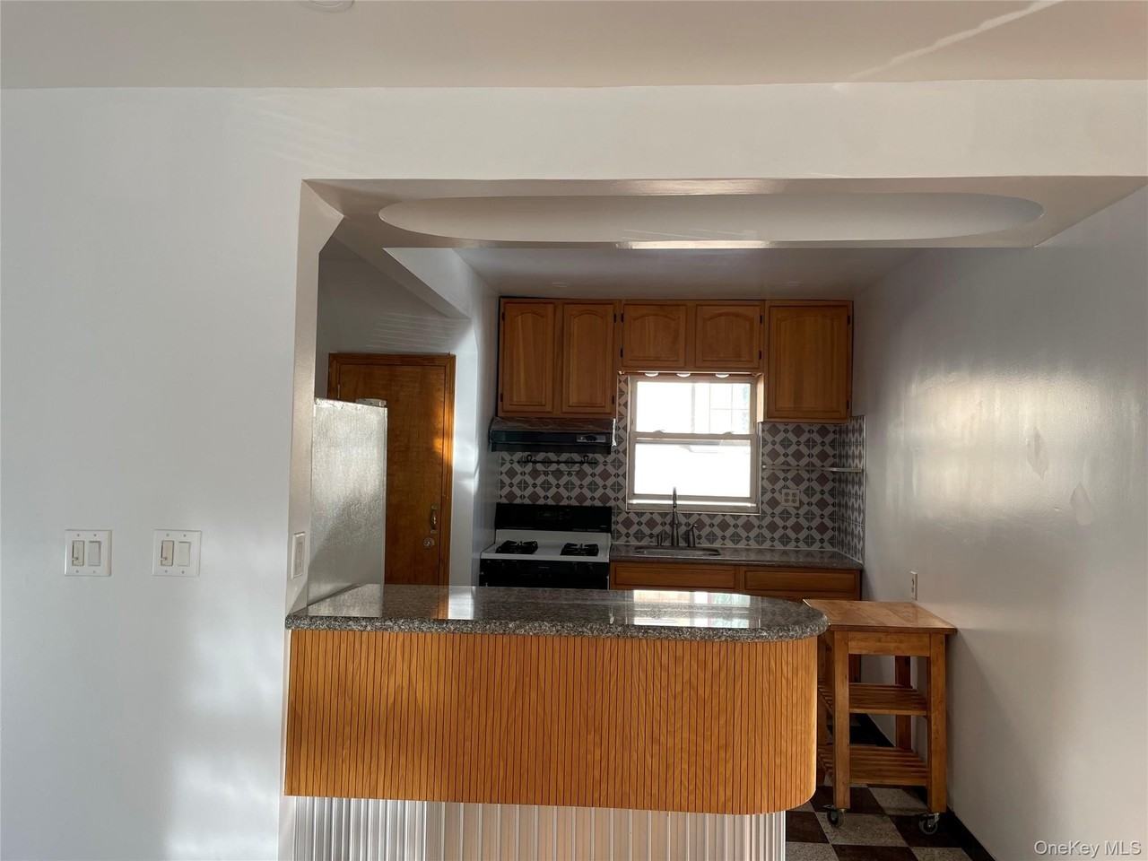 7662 172nd St - Photo 3 of 9