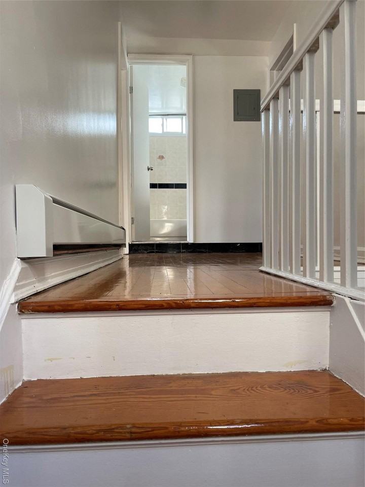 7662 172nd St - Photo 6 of 9