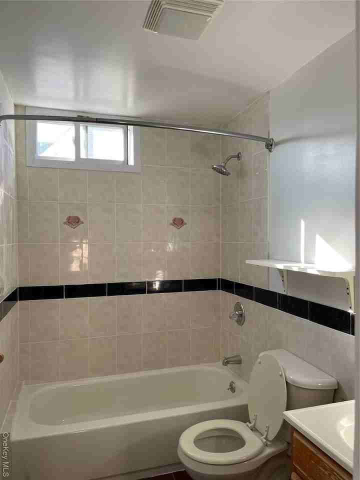 7662 172nd St - Photo 7 of 9