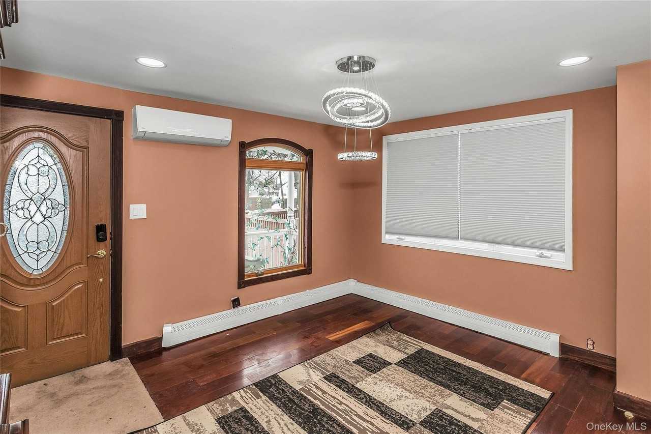 524 Jerusalem Ave - Photo 5 of 26