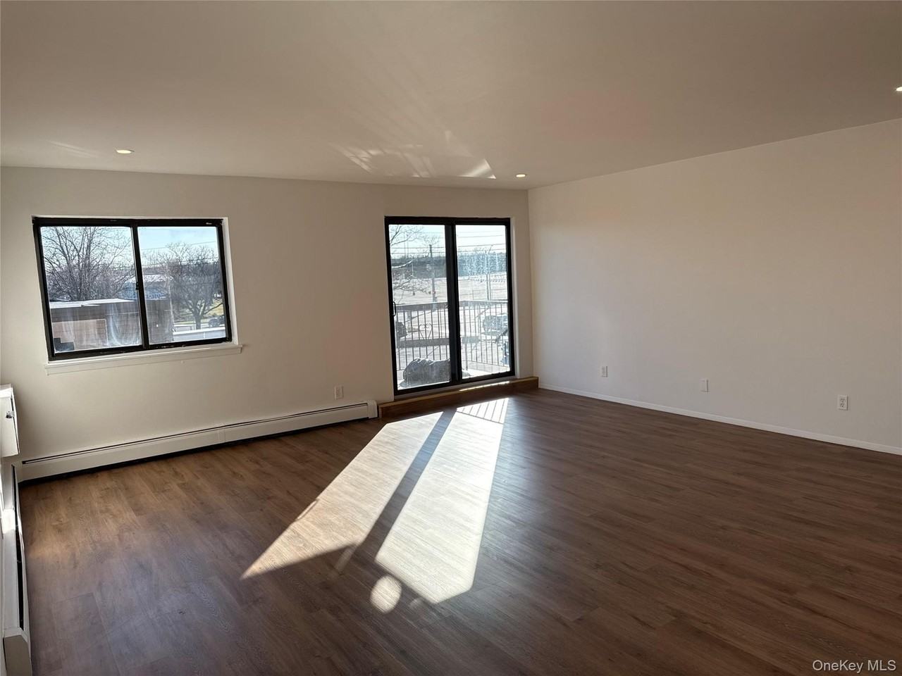 142 Trenchard St Apt 1d - Photo 3 of 17