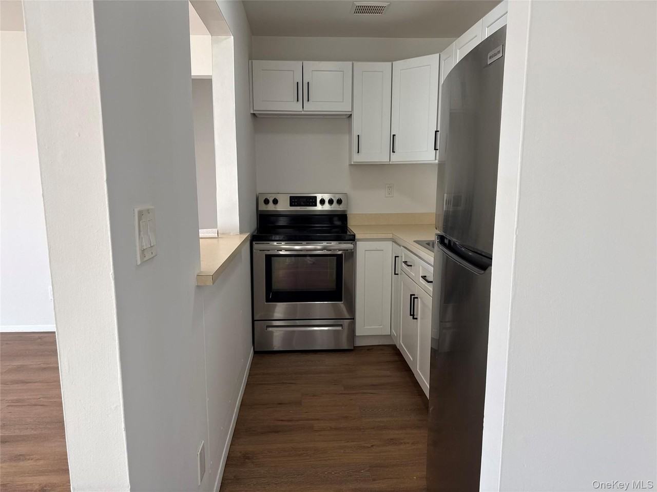 142 Trenchard St Apt 1d - Photo 6 of 17