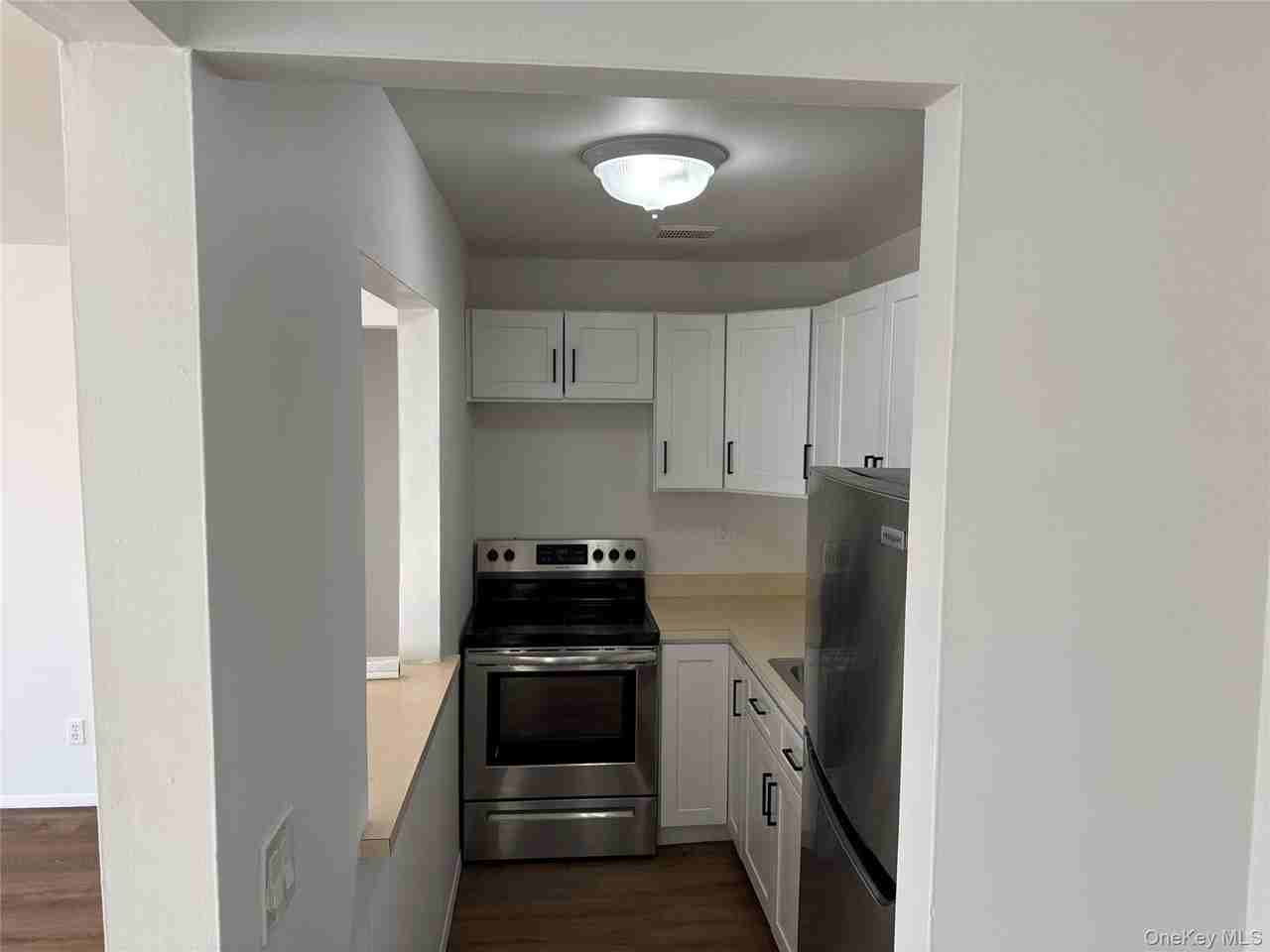 142 Trenchard St Apt 1d - Photo 7 of 17