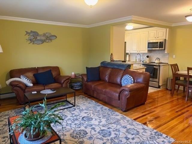 6 Windermere Pl Apt 10 - Photo 2 of 11