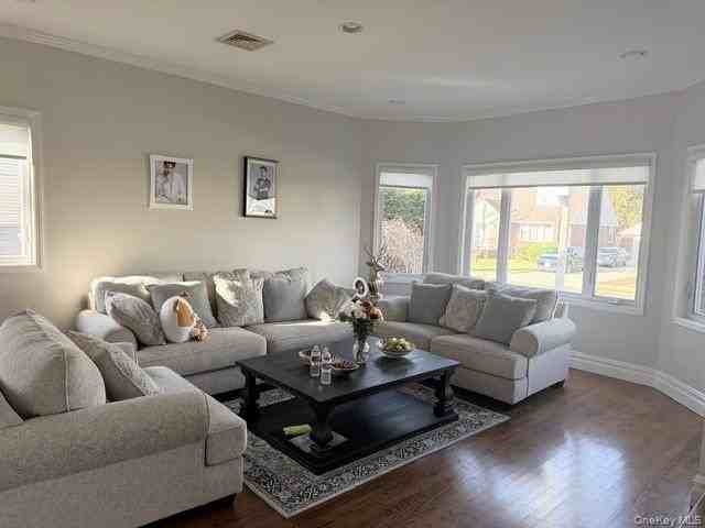 316 Roxbury Rd S - Photo 2 of 20