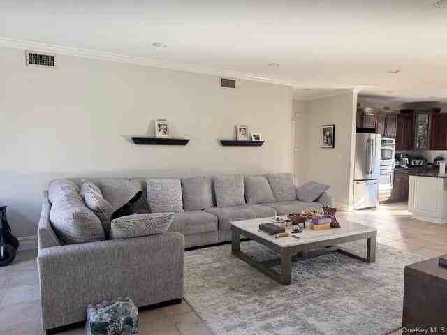 316 Roxbury Rd S - Photo 3 of 20