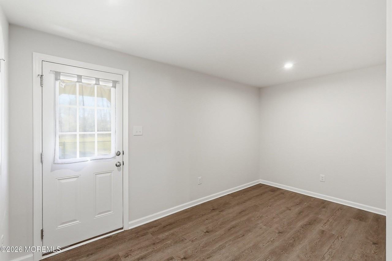 604 Cyprus Ct - Photo 3 of 20