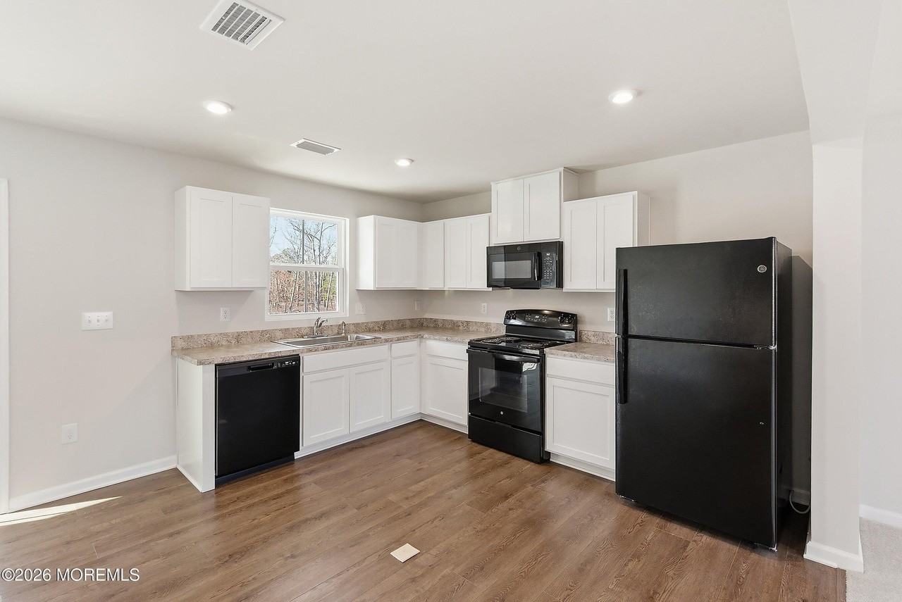 604 Cyprus Ct - Photo 4 of 20