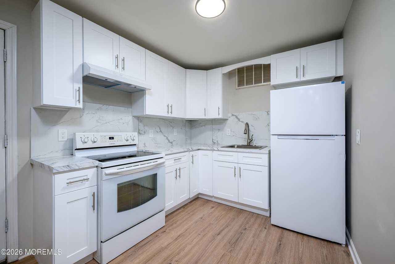 114 Watson Avenue unit: 1 - Photo 4 of 13