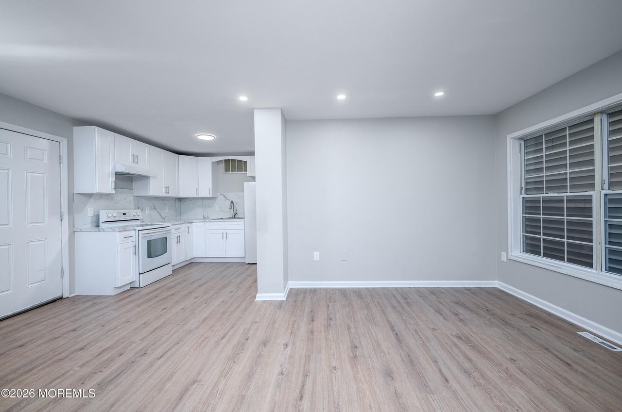 114 Watson Avenue unit: 1 - Photo 5 of 13