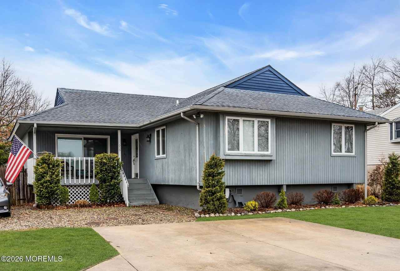 658 Driftwood Place - Photo 2 of 44