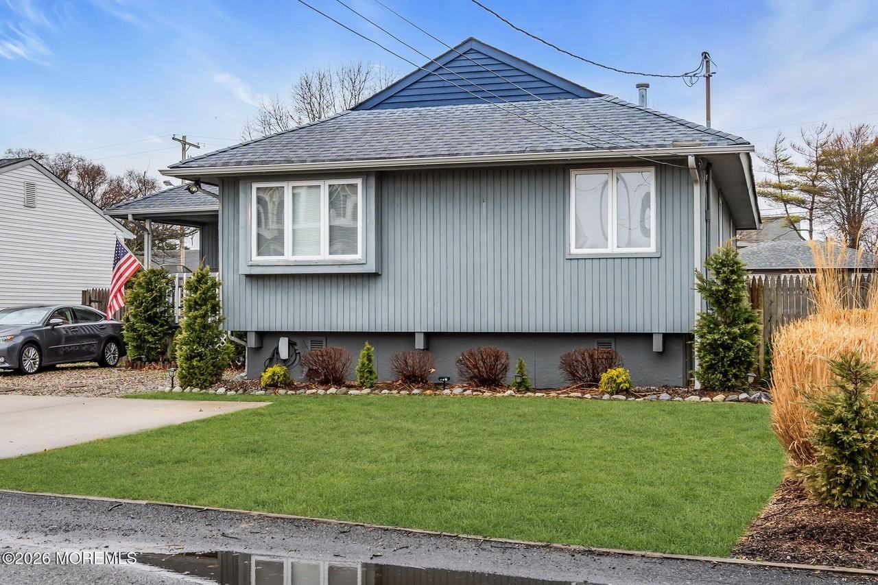 658 Driftwood Place - Photo 4 of 44