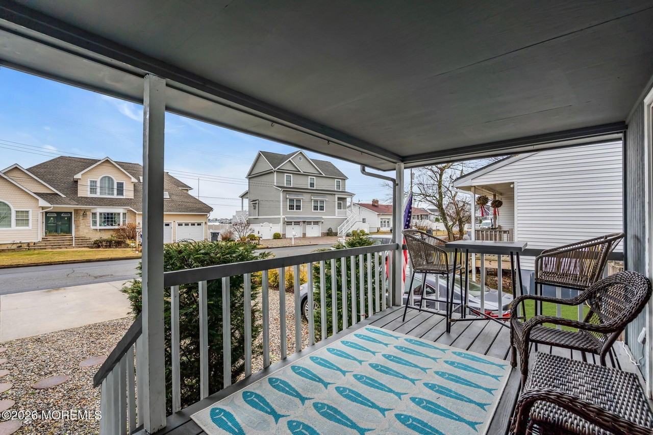 658 Driftwood Place - Photo 6 of 44