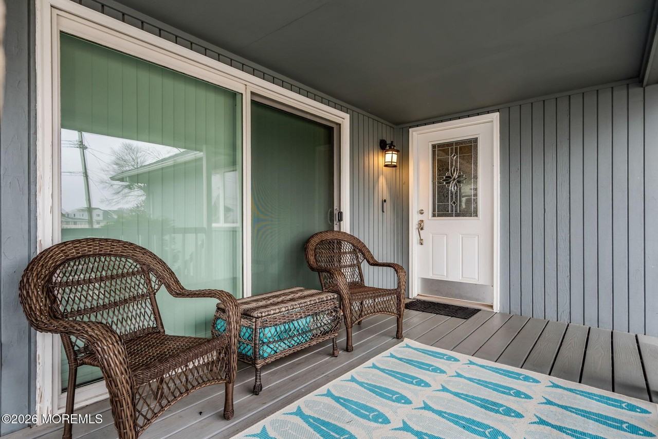 658 Driftwood Place - Photo 7 of 44