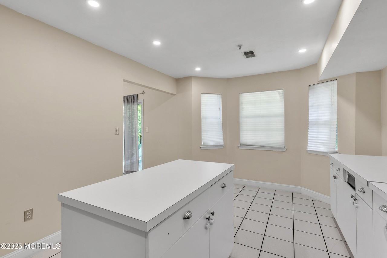 2106 Grassy Hollow Drive - Photo 4 of 14